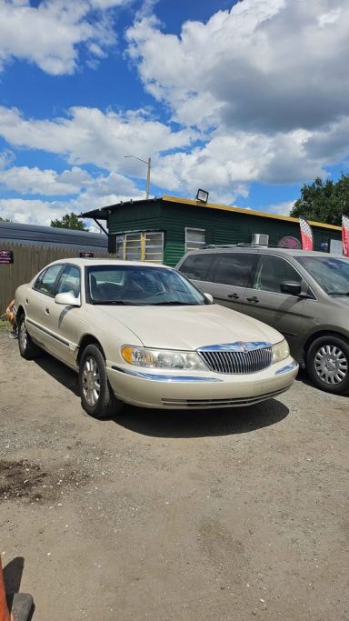 2000 Lincoln LS 400 Sedan 4D
$4.900