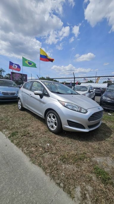 2015 Ford fiesta SE Hatchback 4D $1.900