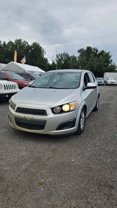 2012 Chevrolet sonic $3,900